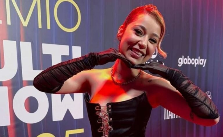 Marília Tavares brilha no tapete vermelho do Prêmio Multishow 2025 e se destaca entre os nomes mais aguardados da noite